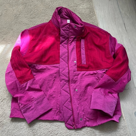 lululemon Water-Repellent Mesh Jacket Ripened Raspberry/Autumn Red - Picture 3 of 9